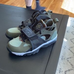 Nike huarache camouflage women’s 8.5 men’s 7 no box